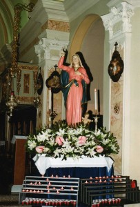 Foto 15, la Madonna Assunta di Ganda, opera dello scultore del legno Angelo Gritti