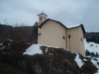 La chiesetta di San Rocco in Aviatico, costruita per commemorare i morti e lo scampato pericolo della peste portata dai Lanzichenecchi